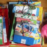 Materiały do pakowania prezentów- Jak je sprytnie zorganizować